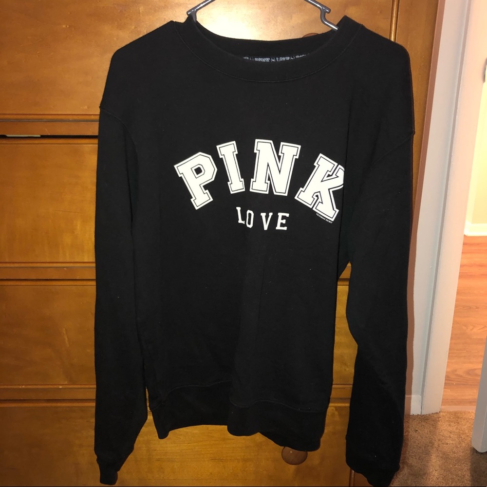 VS PINK CREWNECK